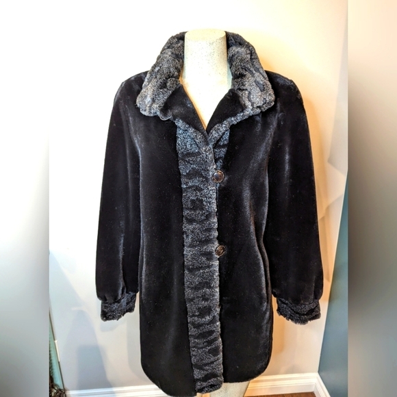NOVELTI Black Modacrylic Luxury Cuddly Soft Faux Fur Coat. Size 5/6 P - Picture 1 of 12